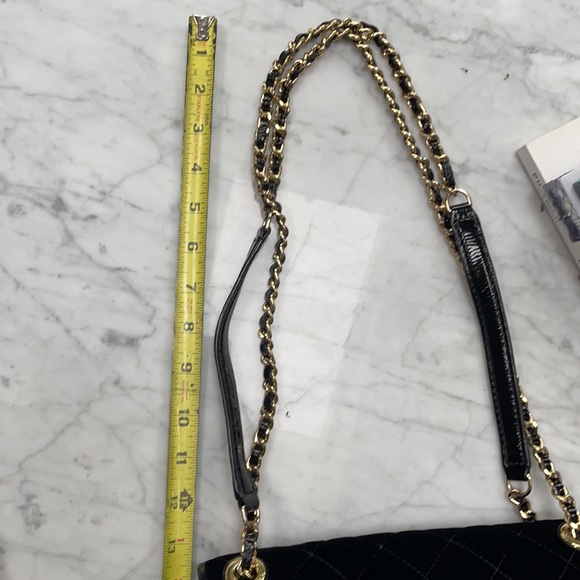 Michael by Michael Kors Sloan large velvet shoulder bag - Picture 4 of 10